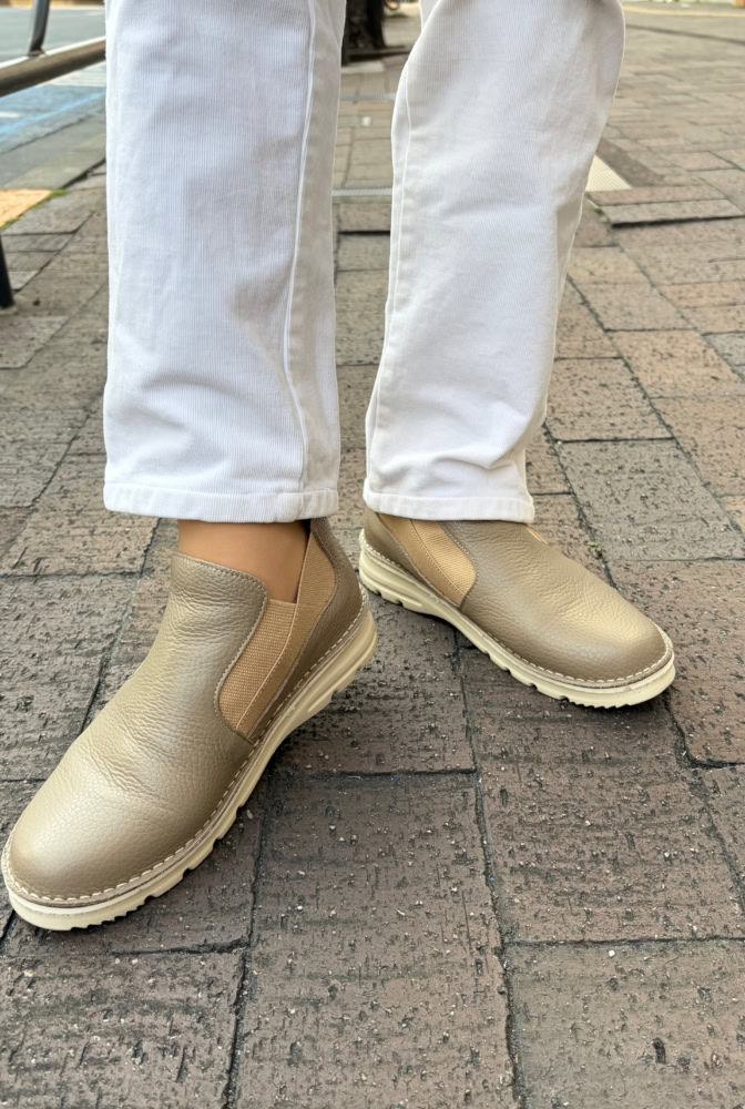 靴はJSハートレーベル