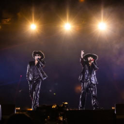 サングラスをかけたMINGYU（左）とS.COUPS（右）