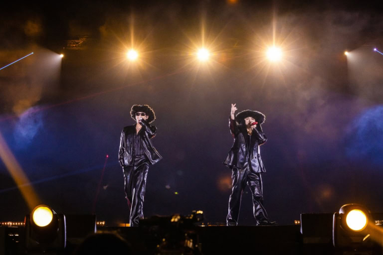 サングラスをかけたMINGYU(左)とS.COUPS(右)