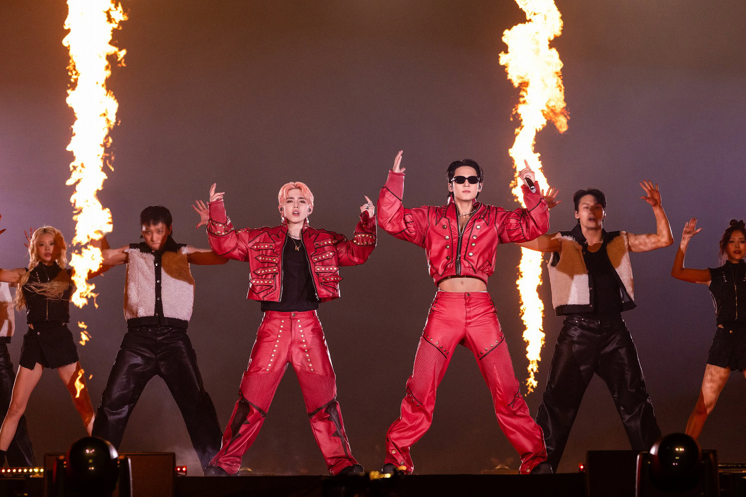 S.COUPSとMINGYUが群舞でシンクロしたダンスを披露