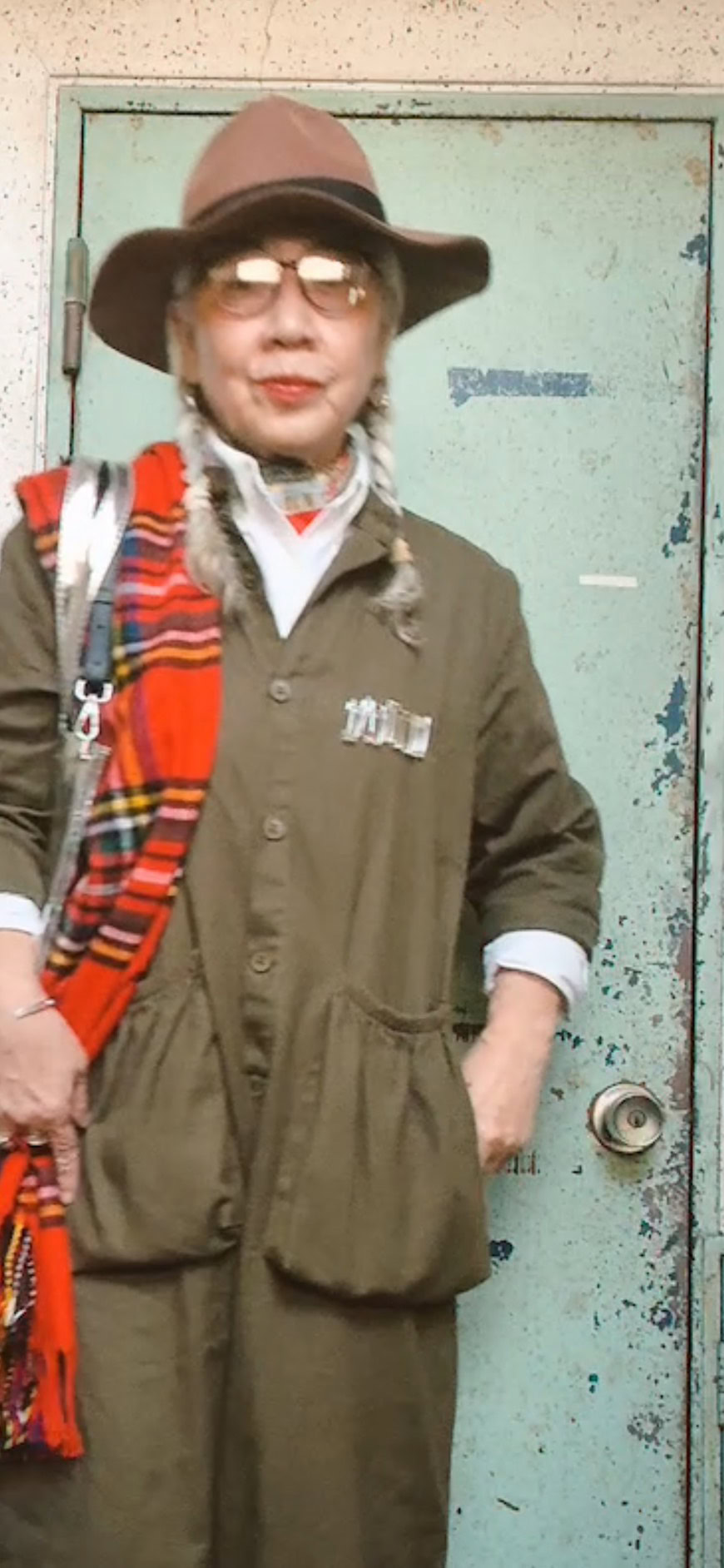 島崎真代さんの春の差し色コーデ