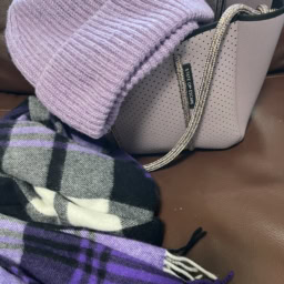 加藤理恵さんの紫コーデ