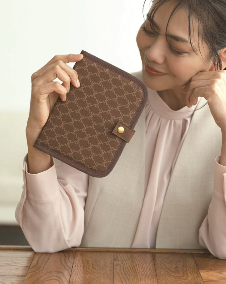 【4月号付録】ロベルタ ディ カメリーノ「持ち物整理ケース」