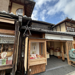 お香のお店にも立ち寄りました。香りに癒されます。