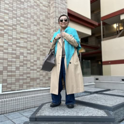 加藤理恵さんの青コーデ