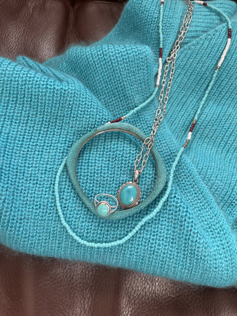 加藤理恵さんの青コーデ