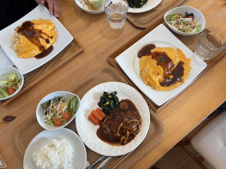 コンサートの合間にカフェでランチ