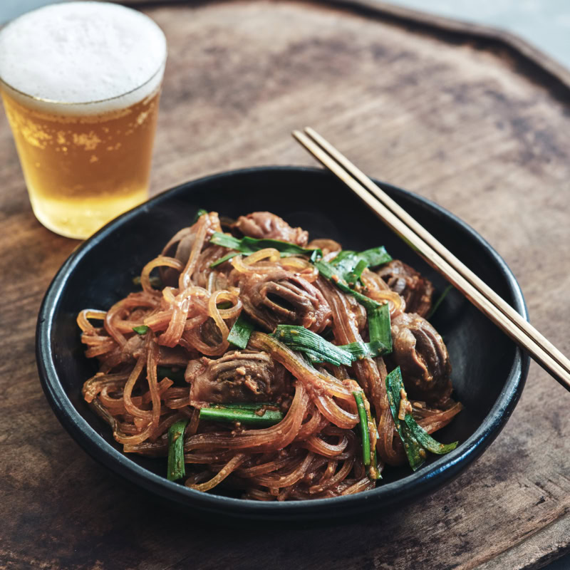 【60代低糖質レシピ】低糖質&低カロリーなのに食べ応え抜群!「春雨と砂肝の韓国煮」を野口真紀さんが教えます