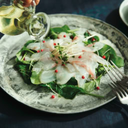 いつもの料理に、ほんのり異国情緒を。わが家のカルパッチョの定番です