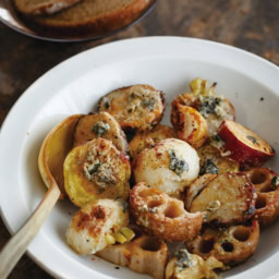 ローズマリーとレモン香りが広がる「チキンのごちそうグリル」