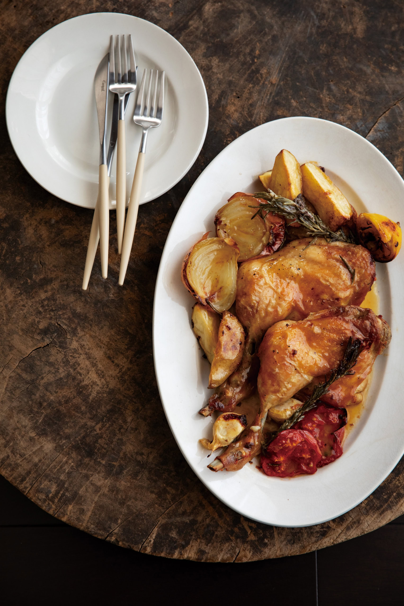 ローズマリーとレモン香りが広がる「チキンのごちそうグリル」