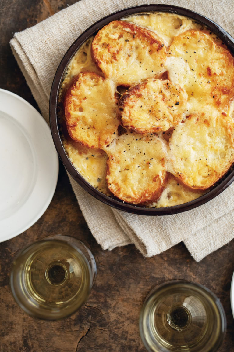 焼き立ては格別なおいしさ！「ガーリックチーズトーストグラタン」