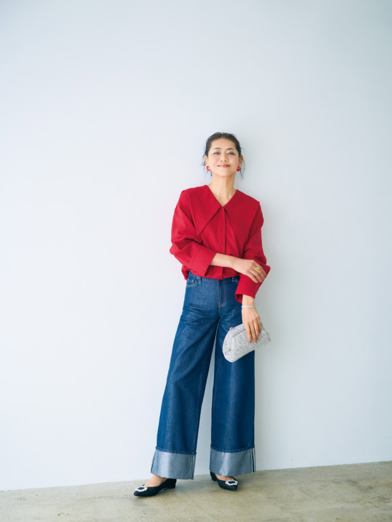 デニムパンツ¥11,900/ギャップ、シャツ¥28,600/アンクレイヴ、バッグ¥14,300/アルテミス by ダイアナ(アルテミス by ダイアナ アーバンドック ららぽーと豊洲店)、シューズ※2月発売予定¥31,900/ツル バイ マリコ オイカワ、イヤリング¥12,540/マイケル・ナッシュ・ジュエリー(ズットホリック)、ブレスレット¥27,500/アビステ、リング¥16,500/ワンエーアールバイウノアエレ(ウノアエレ ジャパン)