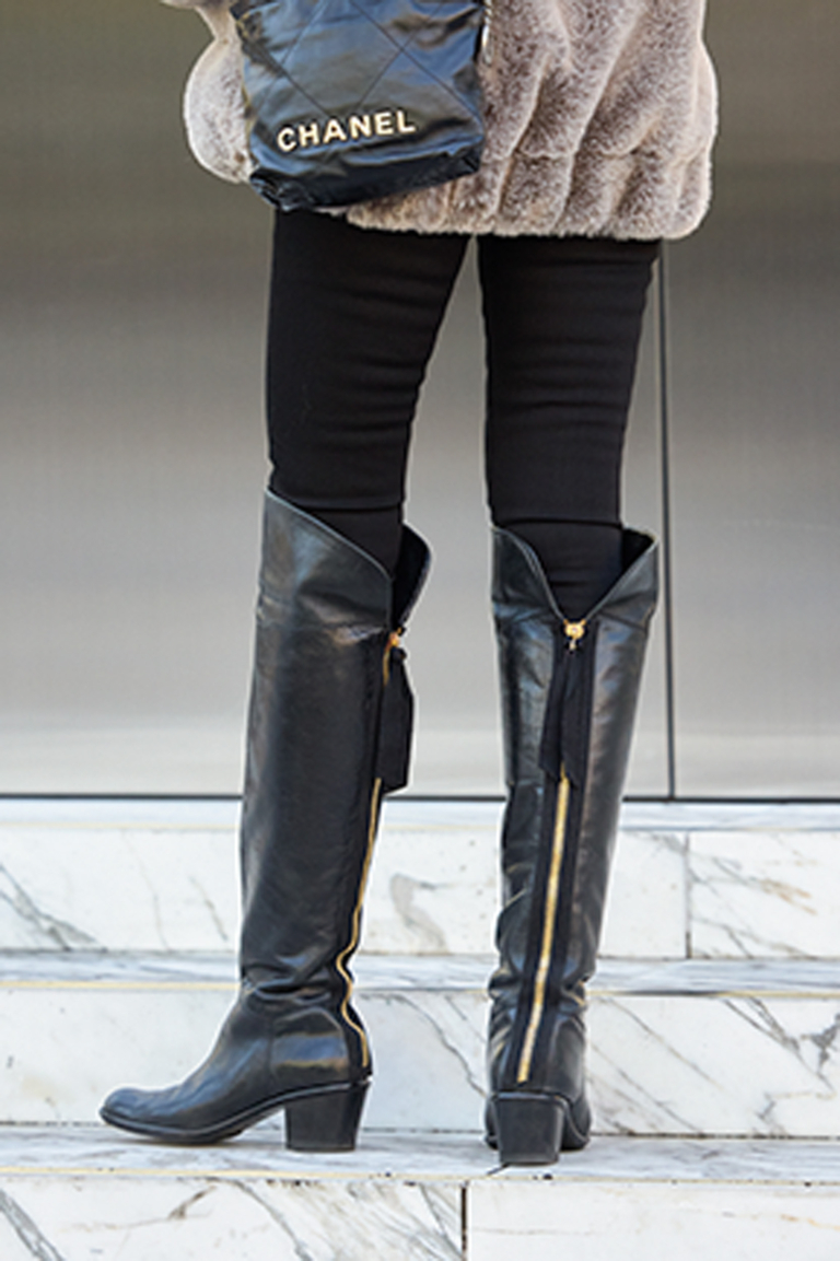 ニーハイブーツはセレクトショップで何年か前に見つけたインポートのもの。