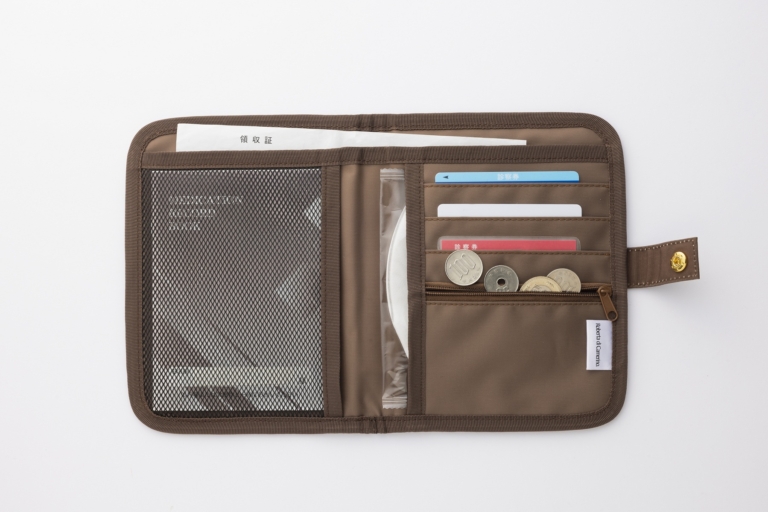 7つのポケットで収納力抜群です!