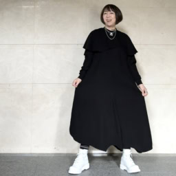 26年3月上林さんブログ_黒ワンピース×白ブーツコーデ