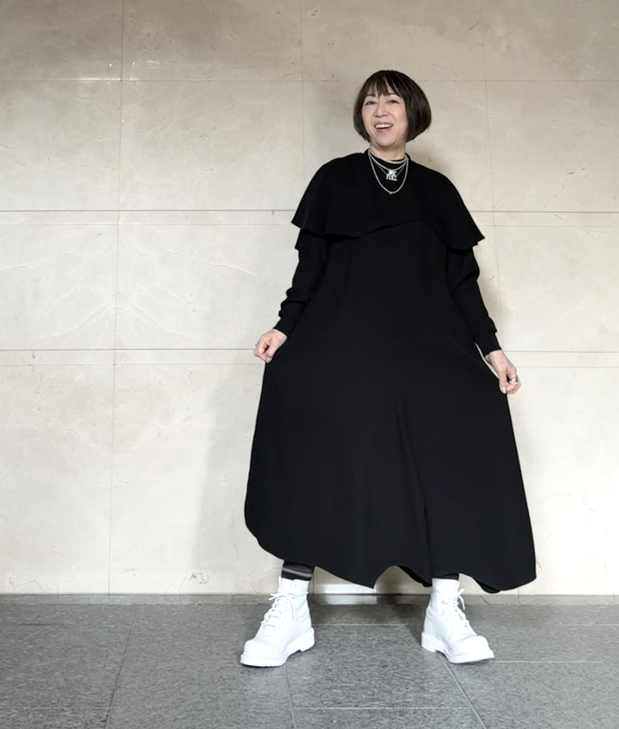 26年3月上林さんブログ_黒ワンピース×白ブーツコーデ