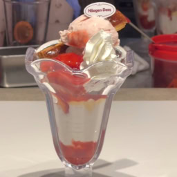 ICHIGO ミルフィーユパフェ with ハーゲンダッツ