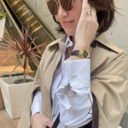 「時計、バッグ、サングラスも『フェンディ』で統一して、お気に入りアイテムとのコーディネートを楽しんでいます」