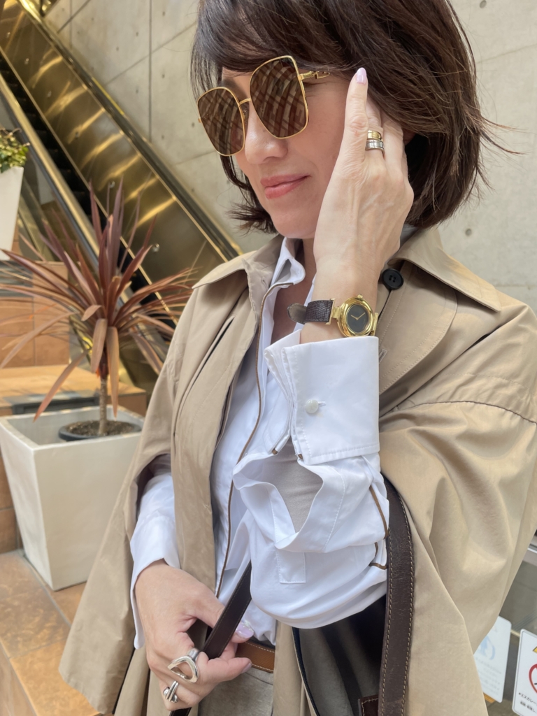 「時計、バッグ、サングラスも『フェンディ』で統一して、お気に入りアイテムとのコーディネートを楽しんでいます」