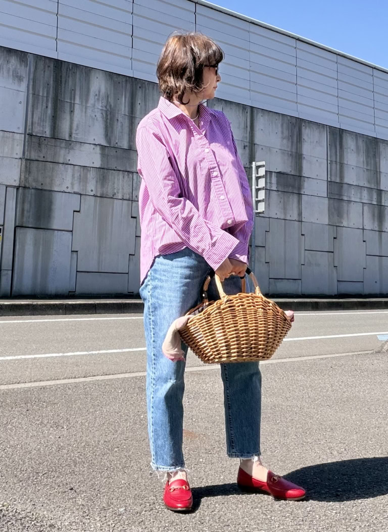 26年3月YUMIKOさんブログ_無印良品のピンクストライプシャツで春のデニムコーデ