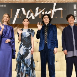 左から、柚香光さん、當真あみさん、市川染五郎さん、石黒賢さん