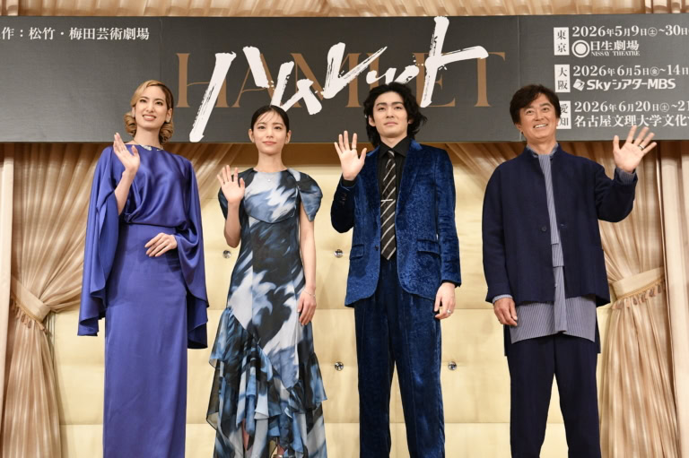 左から、柚香光さん、當真あみさん、市川染五郎さん、石黒賢さん