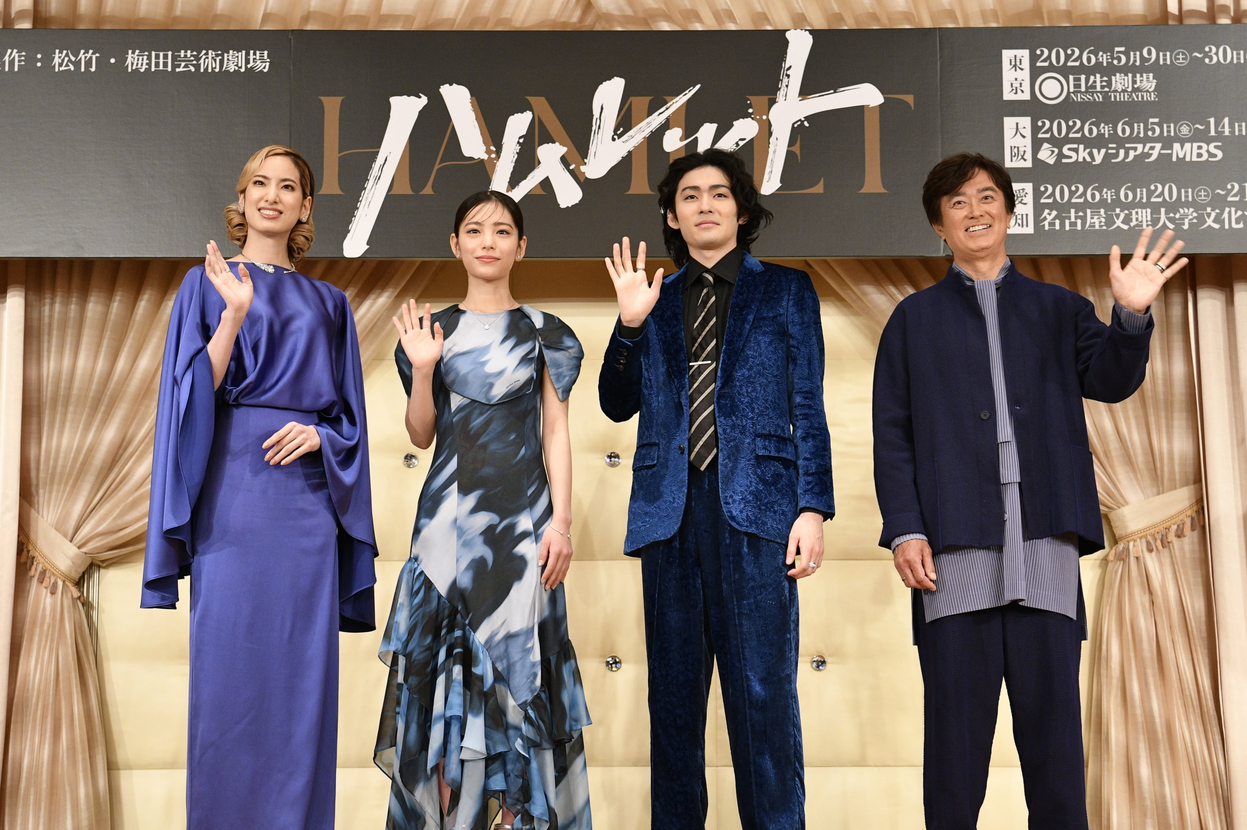 左から、柚香光さん、當真あみさん、市川染五郎さん、石黒賢さん