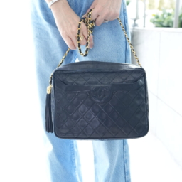 「ずっと愛用している『シャネル』のチェーンバッグ。