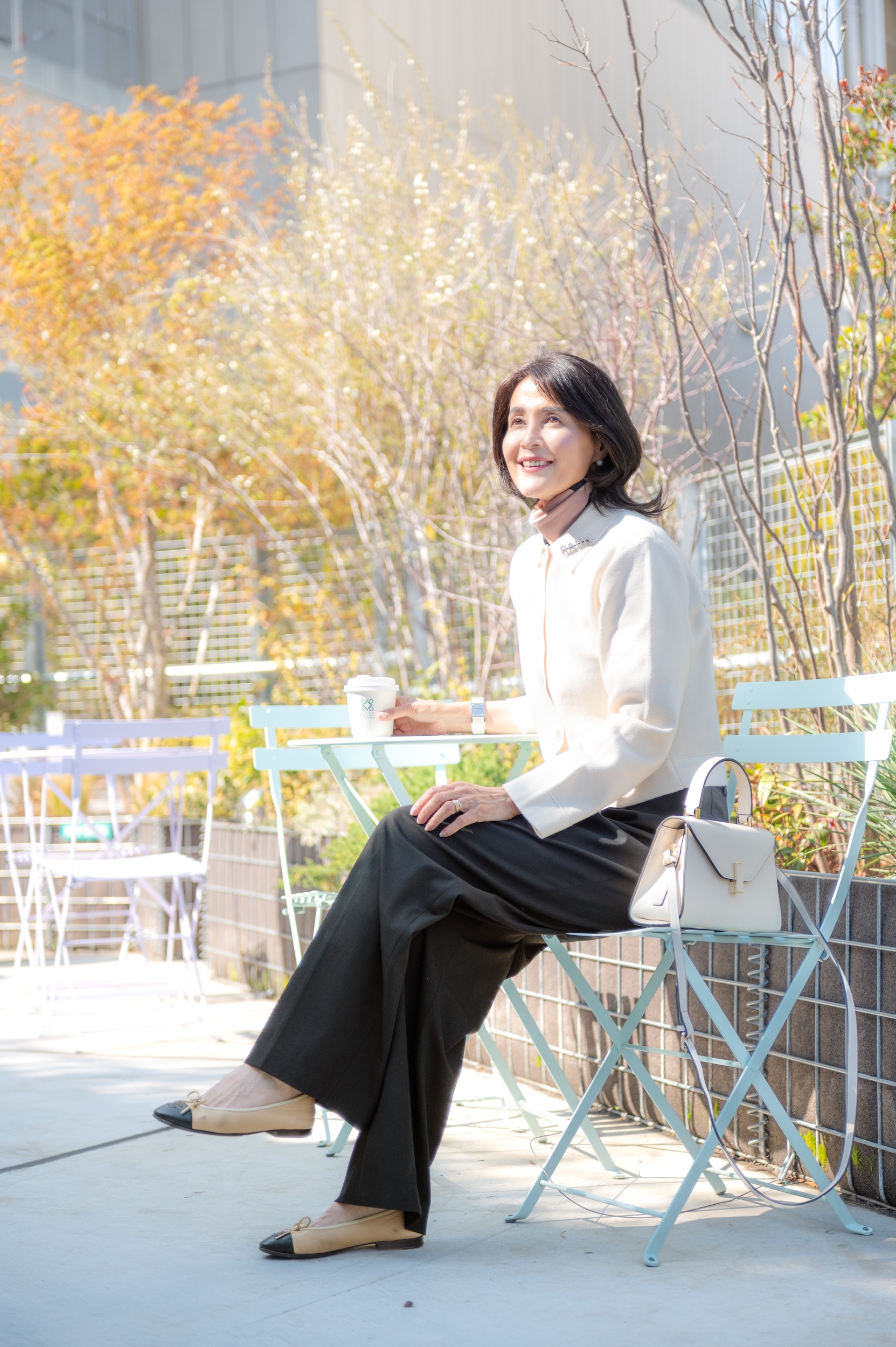 有村一美さん_ユニクロ黒ワイドパンツコーデ