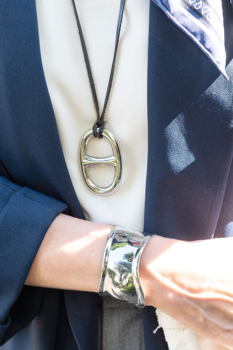 有村一美さん_軽快ながらもリッチ感のあるシルバーアクセサリー