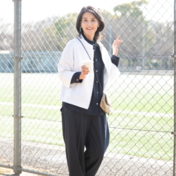 有村一美さん_ユニクロ黒ワイドパンツコーデ