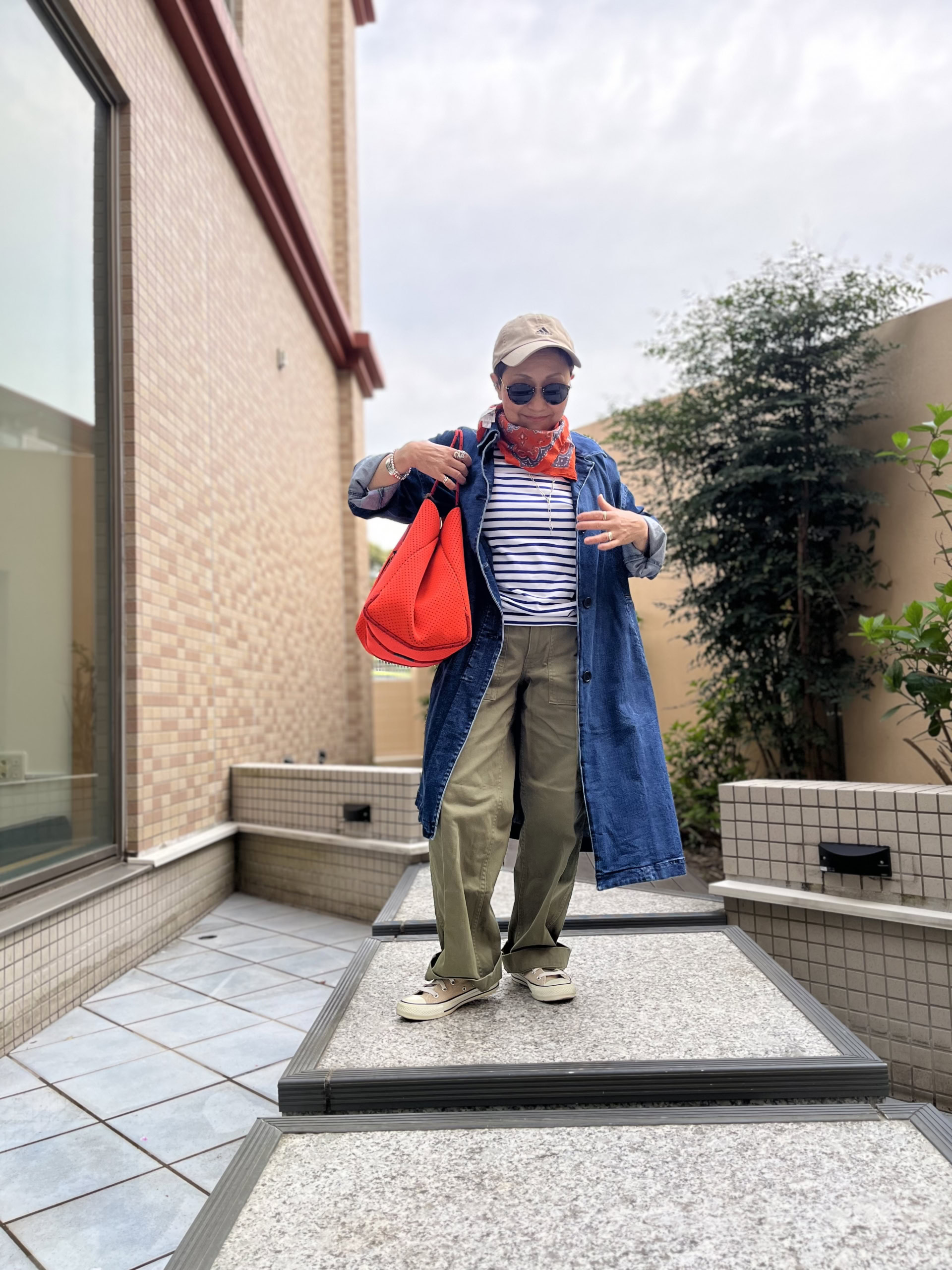 キャップ…コンバース、ボーダー…オーシバル　、バッグ…stateofescape、パンツ…スピックアンドスパン、アウター…無印デニムコート、サングラス…eyevan 7285