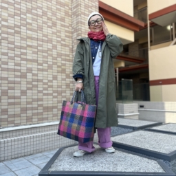 ナイロンコート…無印良品、Gジャン…グリーンレーベル古着、ピンクパンツ…フレームワーク