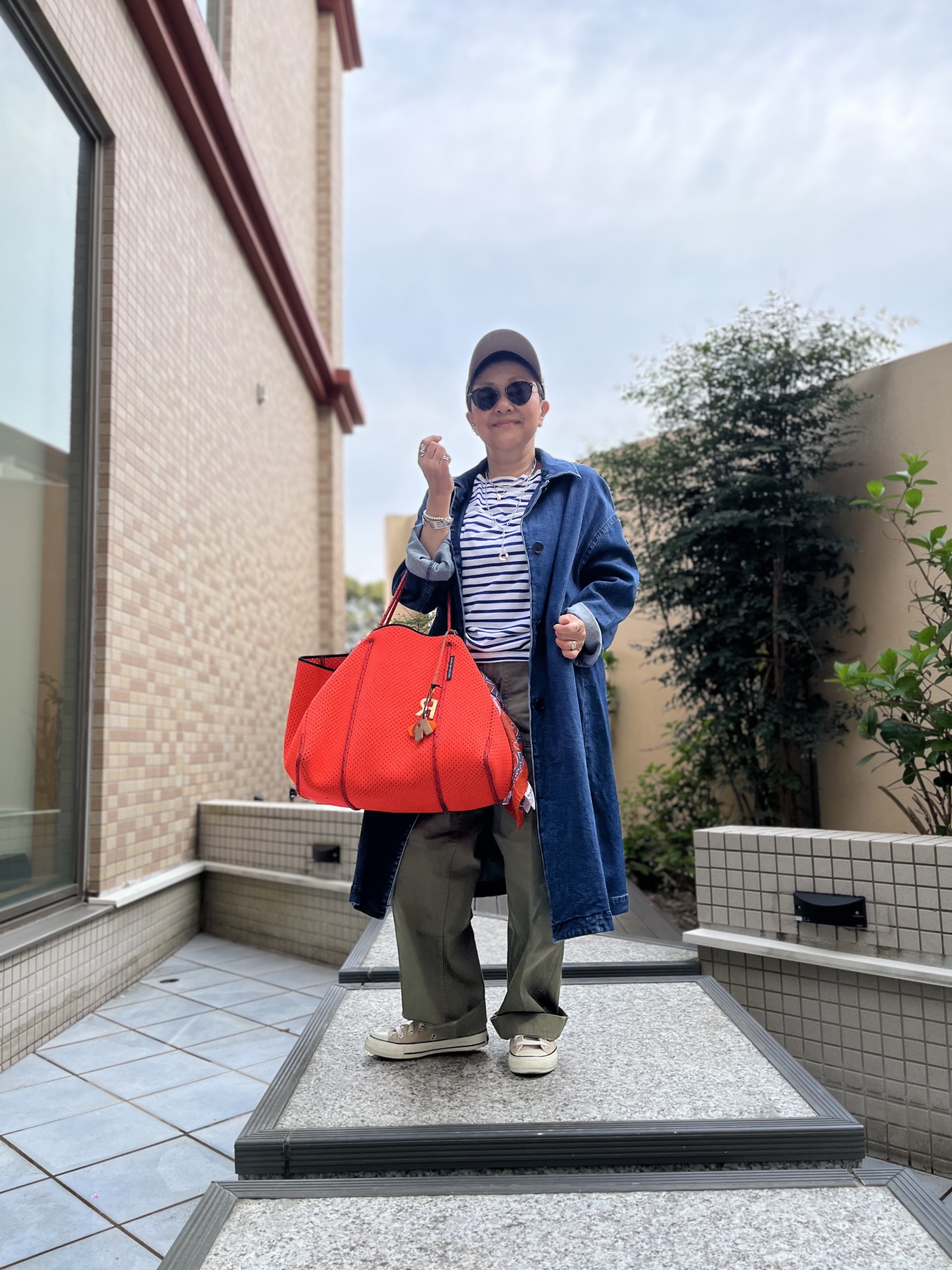 キャップ…コンバース、ボーダー…オーシバル　、バッグ…stateofescape、パンツ…スピックアンドスパン、アウター…無印デニムコート、サングラス…eyevan 7285