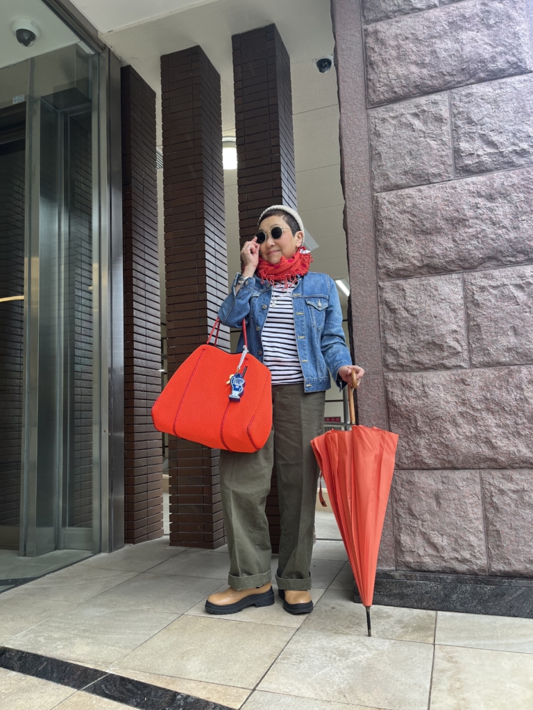 ボーダー…オーシバル、水玉ストール…ユナイテッドアローズ 、Gジャン…セイス鎌倉セレクトショップ、バッグ…stateofescape