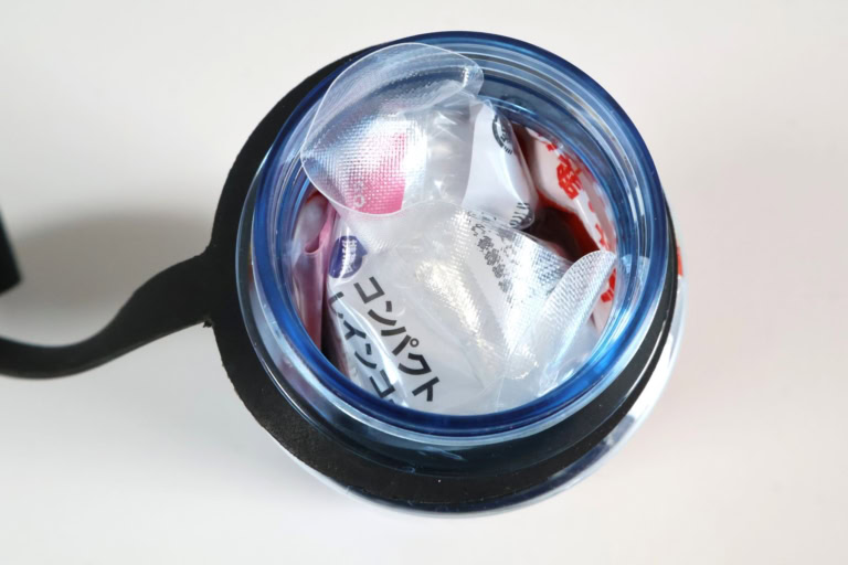 ボトルに防災用品を入れたところ