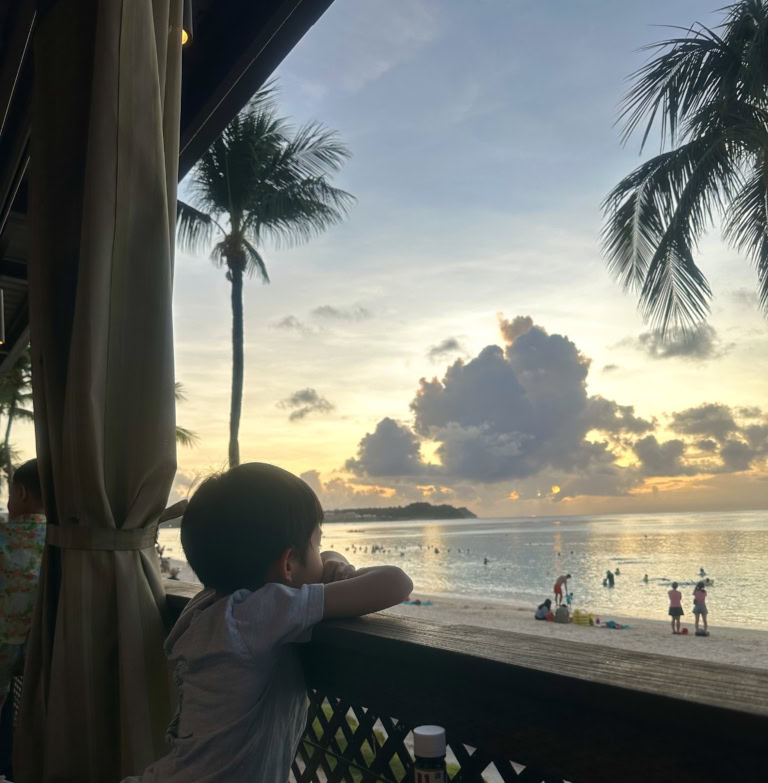 26年3月kotokoさんブログ_グアムでのお孫さん