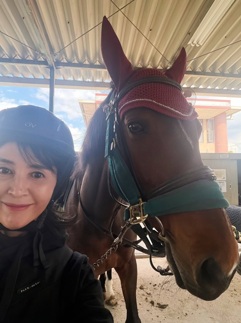 有村さん乗馬2
