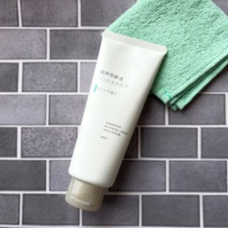 植物発酵液　ヘッドスクラブ　ミントの香り200ｇ￥1,490／無印良品