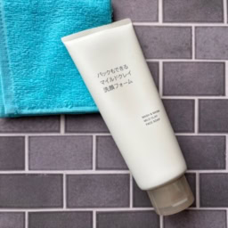 パックもできるマイルドクレイ洗顔フォーム150ｇ￥990／無印良品