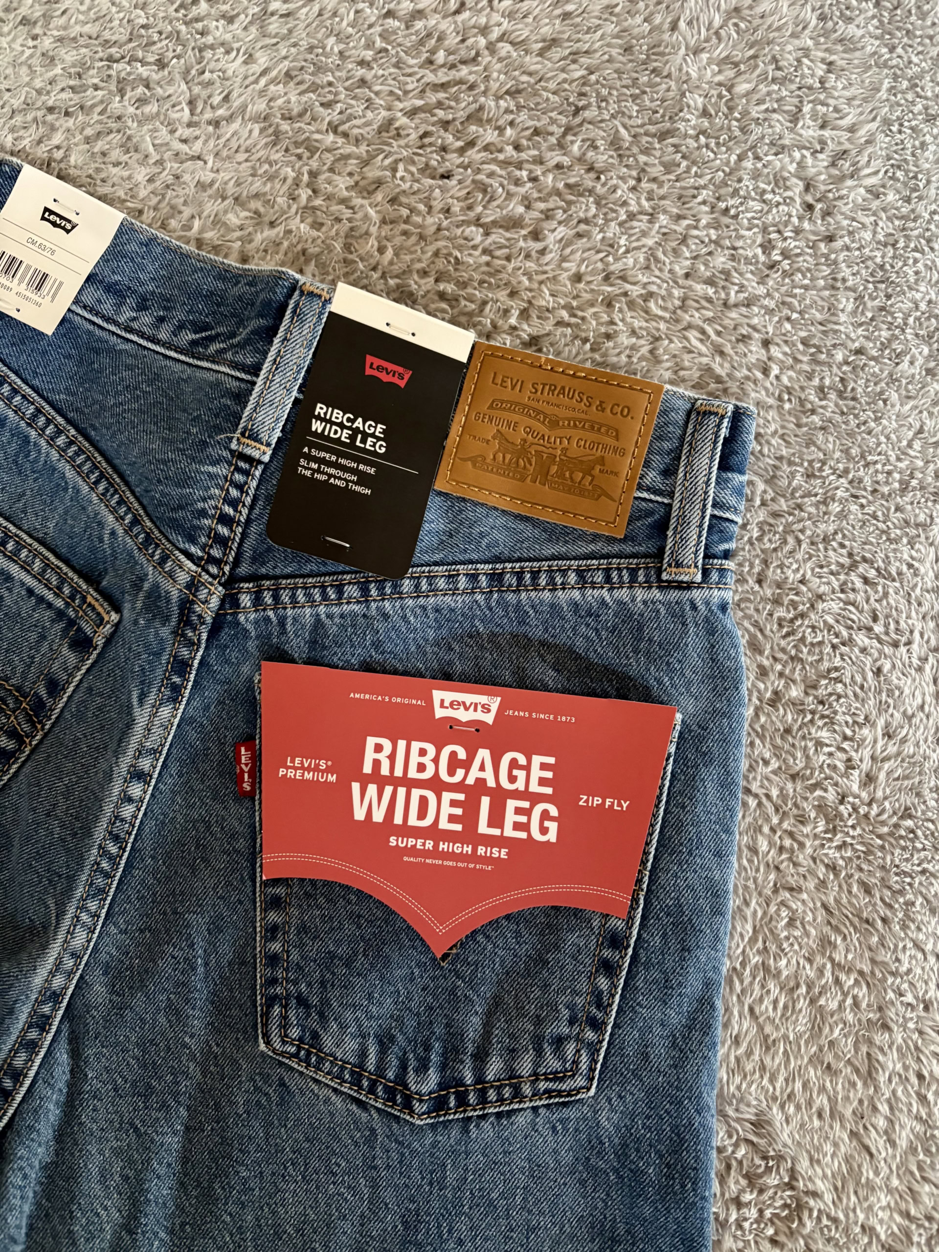 LEVI’S「RIBCAGE WIDE LEG」