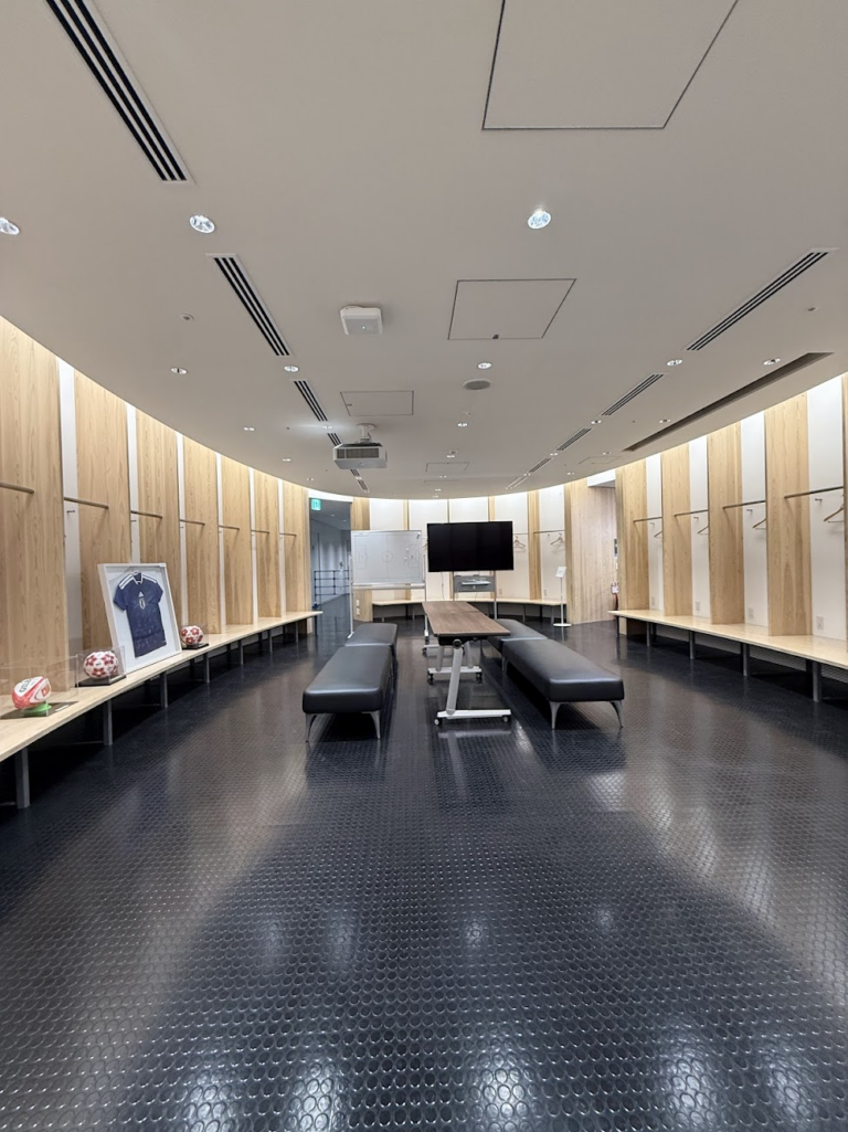 ロッカールーム。