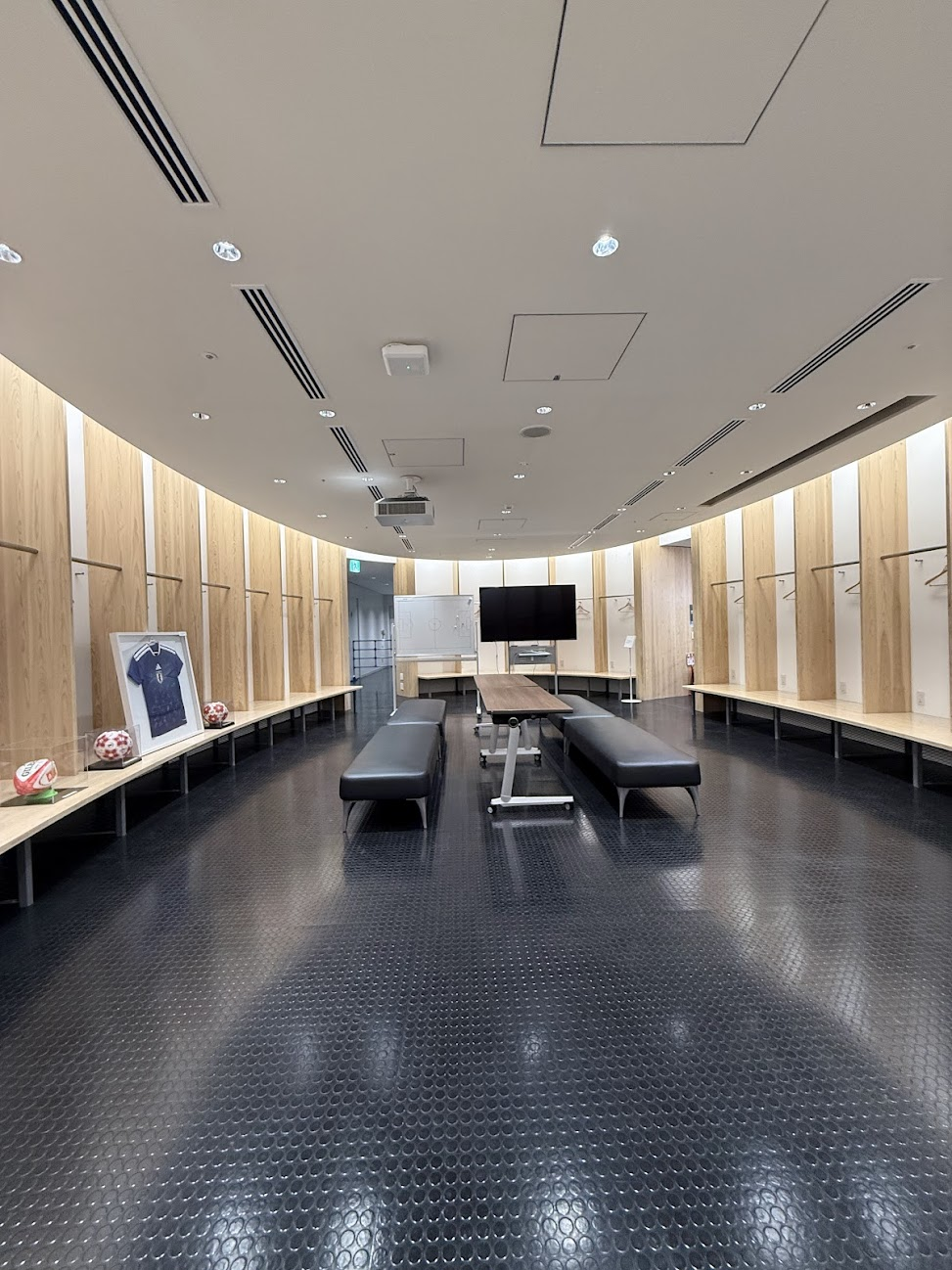 ロッカールーム。