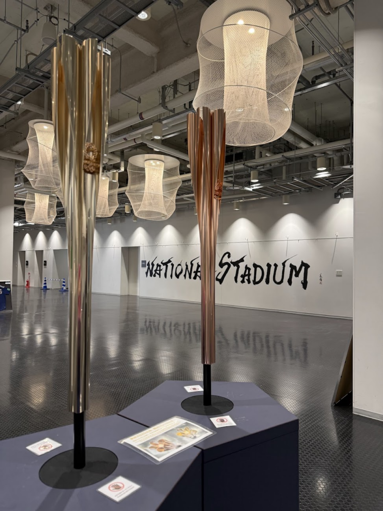 2020年東京オリンピックの聖火リレーで使用されるトーチ。デザインは吉岡徳仁氏「桜」がモチーフ。