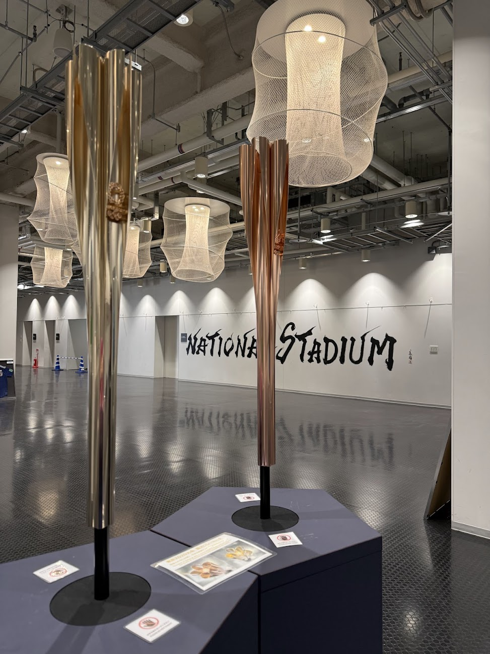 2020年東京オリンピックの聖火リレーで使用されるトーチ。デザインは吉岡徳仁氏「桜」がモチーフ。