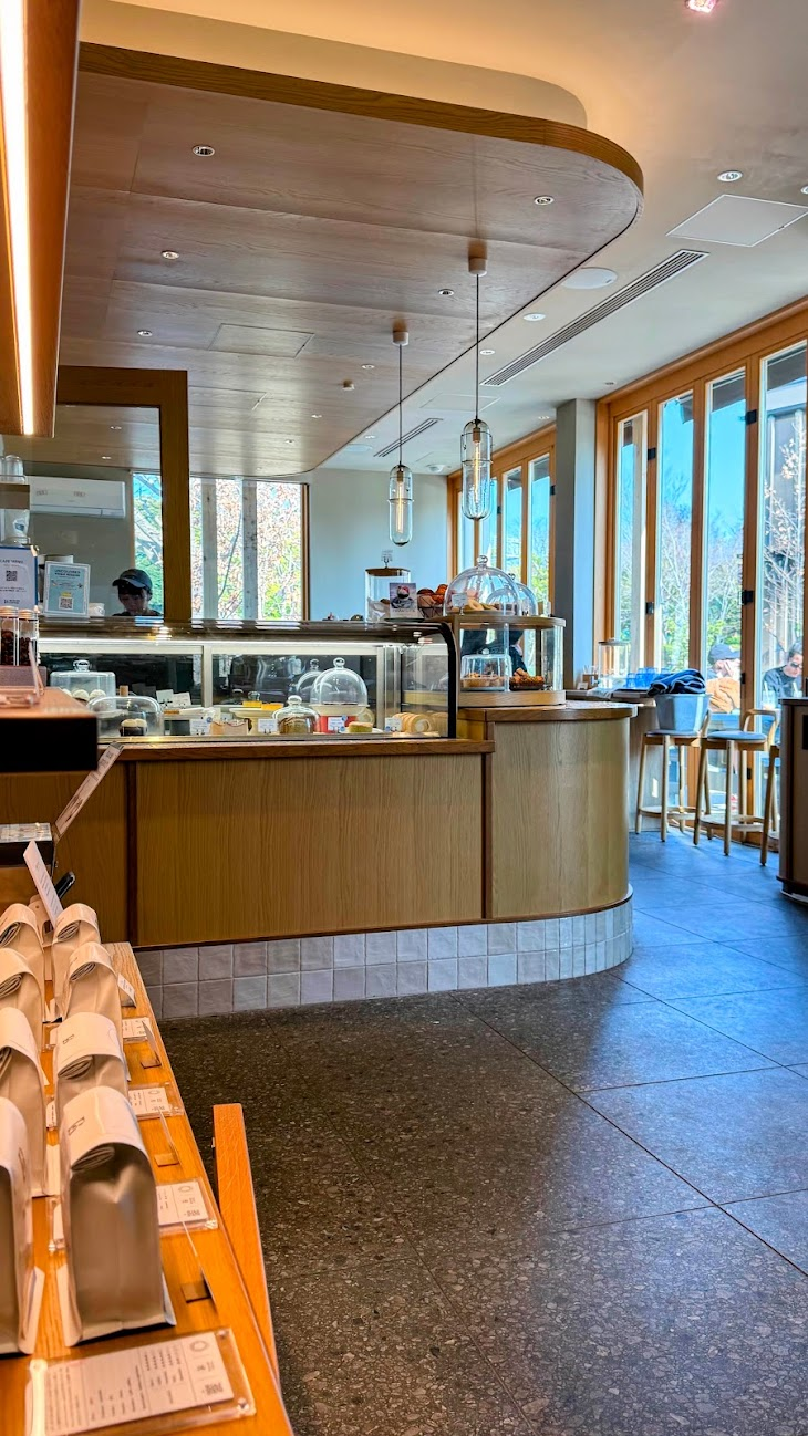 1階は、注文・カウンター席。