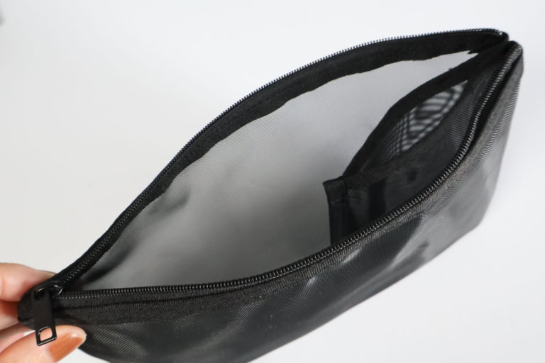 ナイロンメッシュケース・ポケット付き