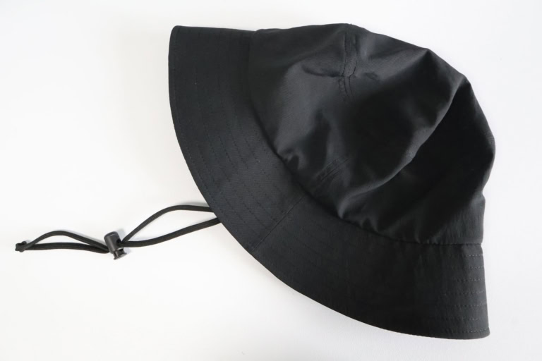 風を通す　ちいさくまとまる　バケットハット