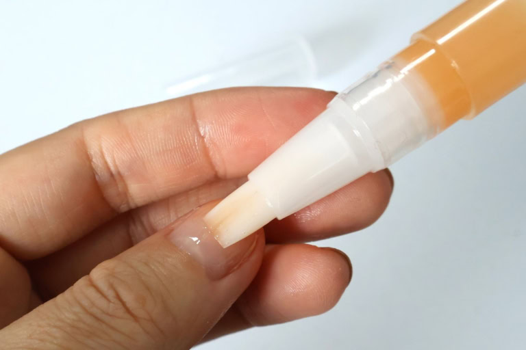 スティック型のネイルオイル